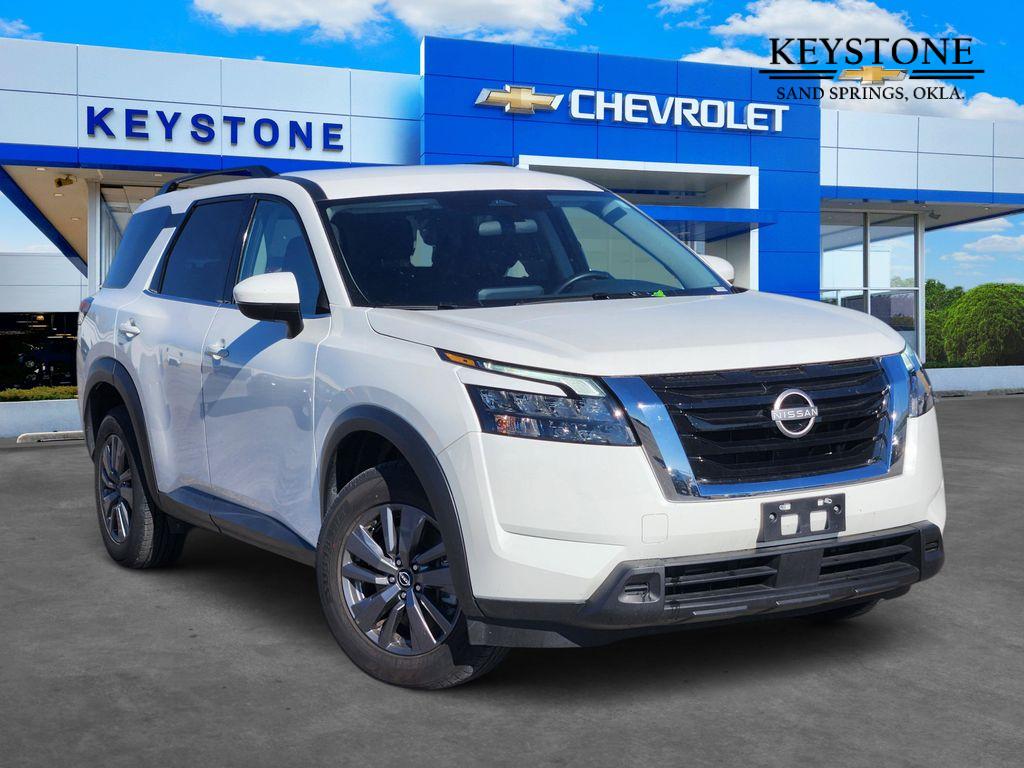 2025 Nissan Pathfinder SV's photo
