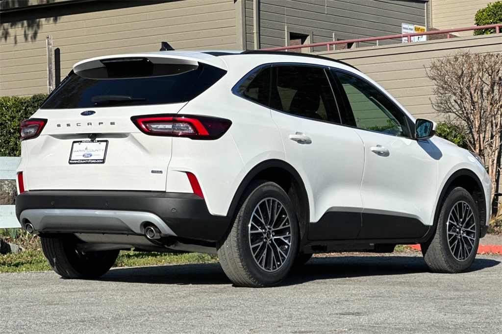 2025 Ford Escape Plug-In Hybrid photo 3