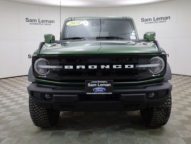 2024 Ford Bronco Outer Banks photo 2