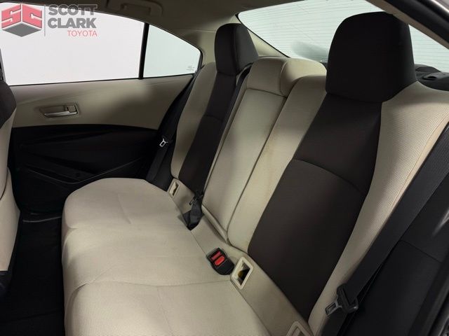 2021 Toyota Corolla LE photo 12