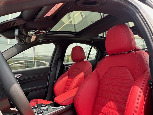 2025 Alfa Romeo Giulia Base photo 7