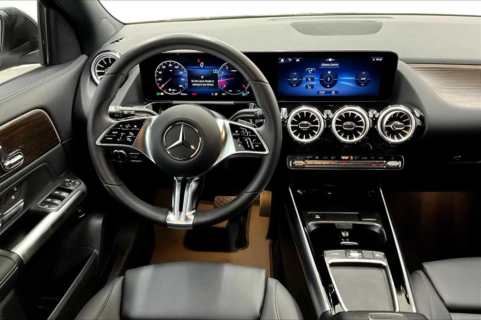 2025 Mercedes Benz GLA 250 photo 2