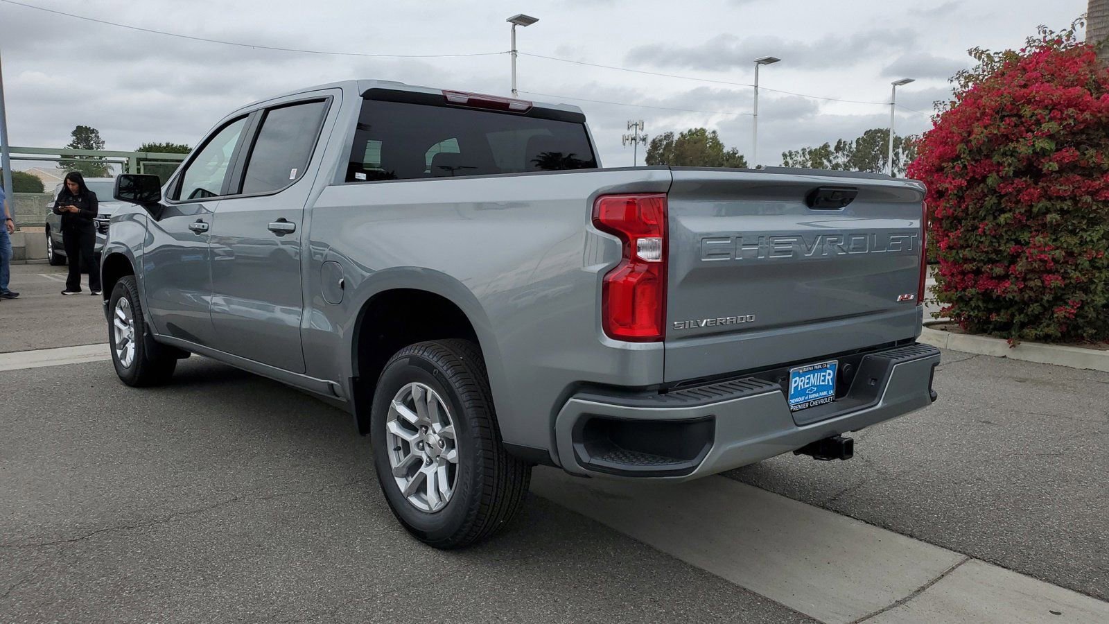 2025 Chevrolet Silverado 1500 RST photo 3