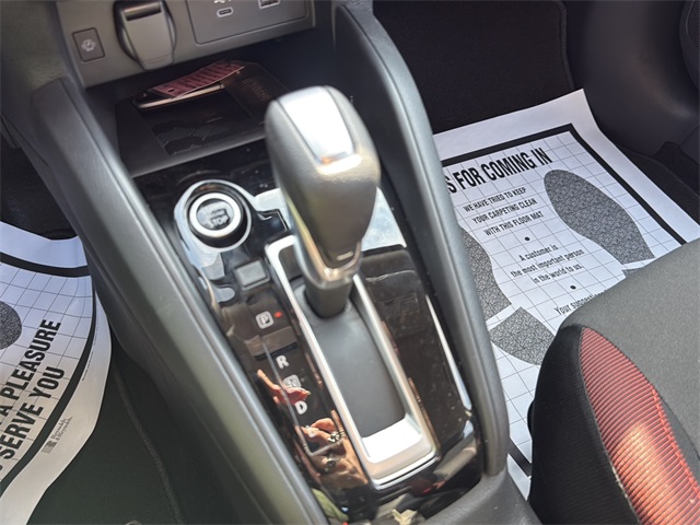 2025 Nissan Versa 1.6 SR photo 16