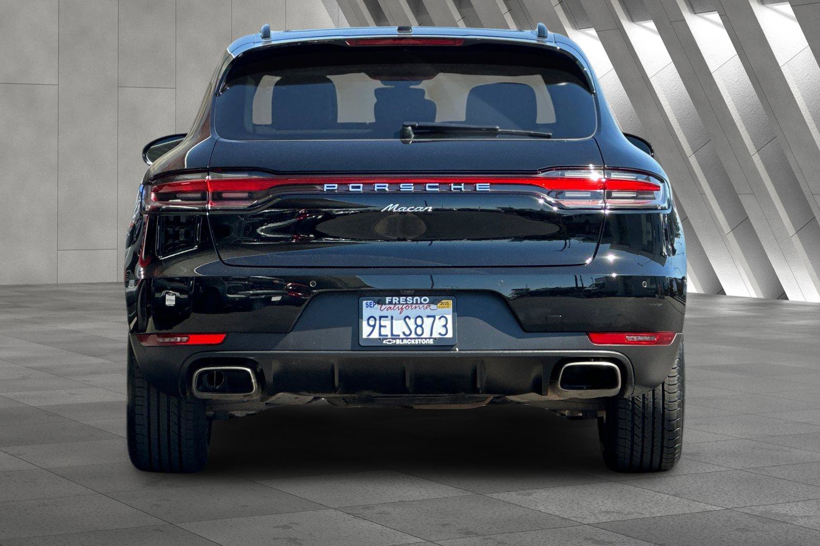 2021 Porsche Macan Base photo 4