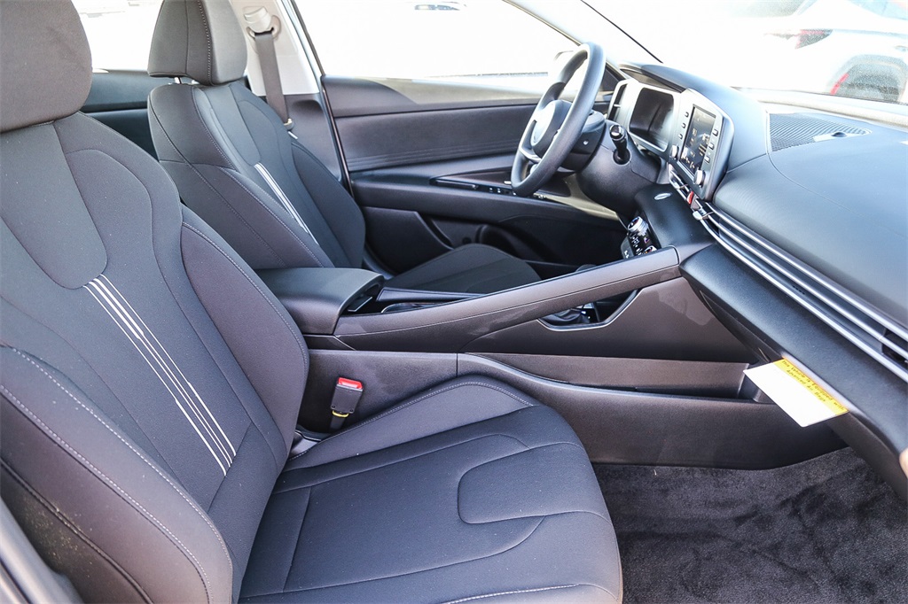 2025 Hyundai Elantra Hybrid Blue photo 17