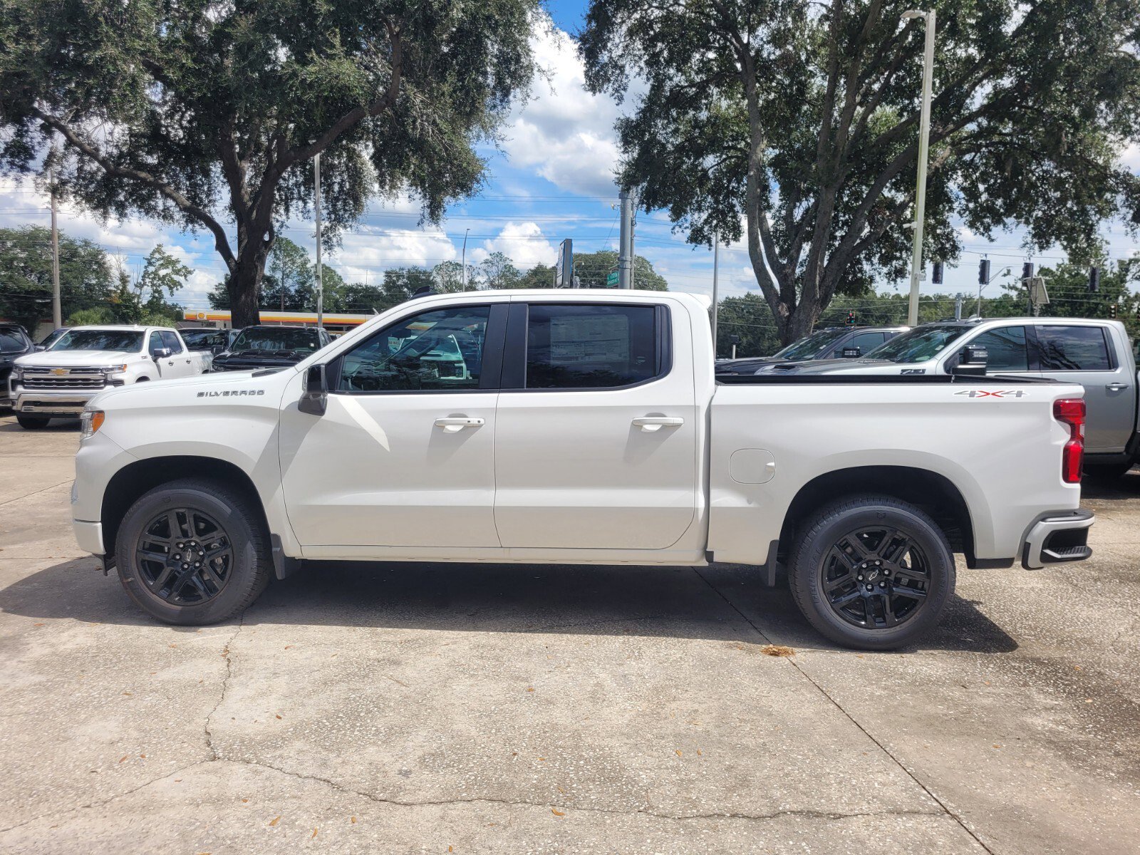 2025 Chevrolet Silverado 1500 RST photo 4