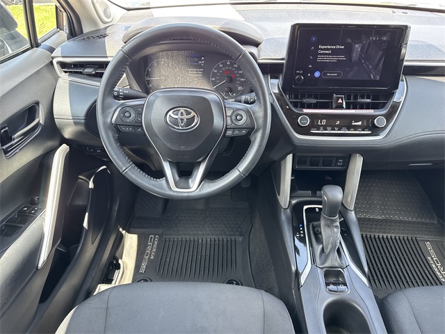 2024 Toyota Corolla Cross LE photo 14