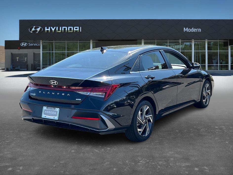 2024 Hyundai Elantra Hybrid Limited photo 3