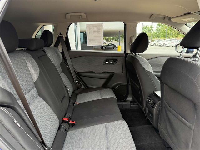 2021 Nissan Rogue SV photo 13