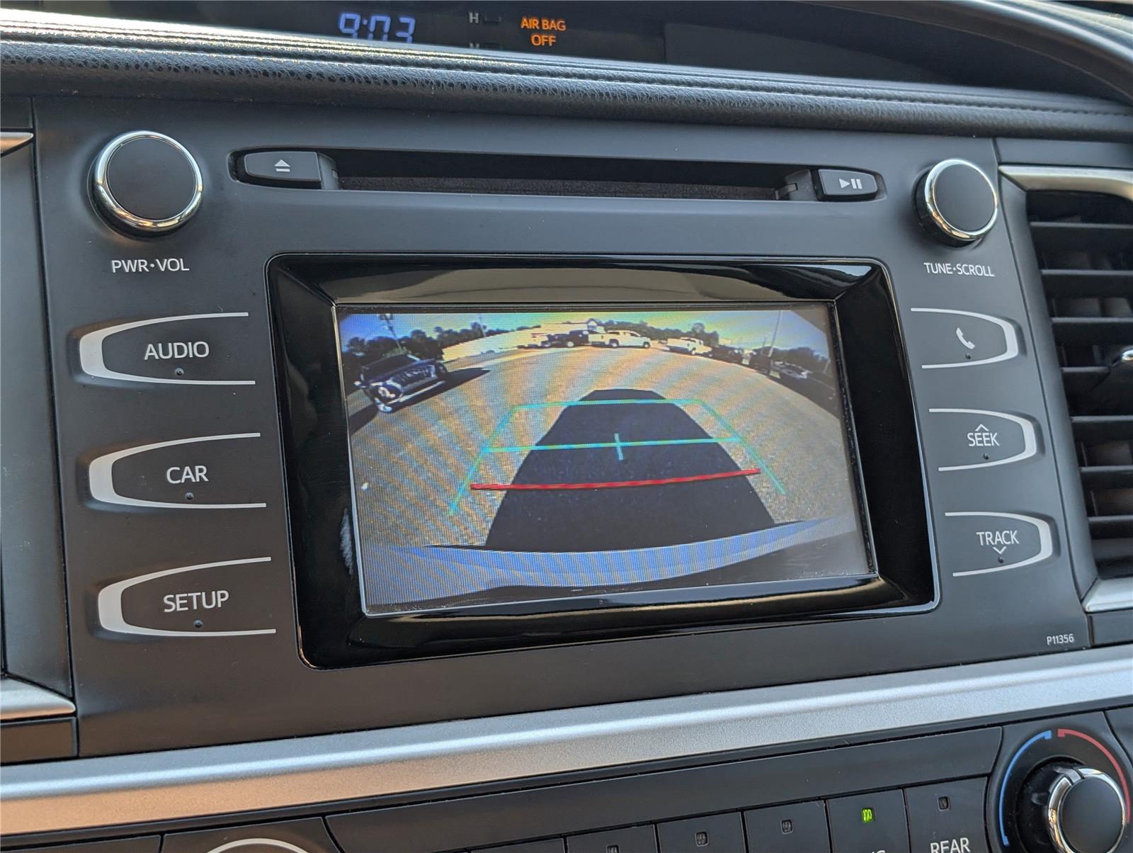 2018 Toyota Highlander LE photo 16