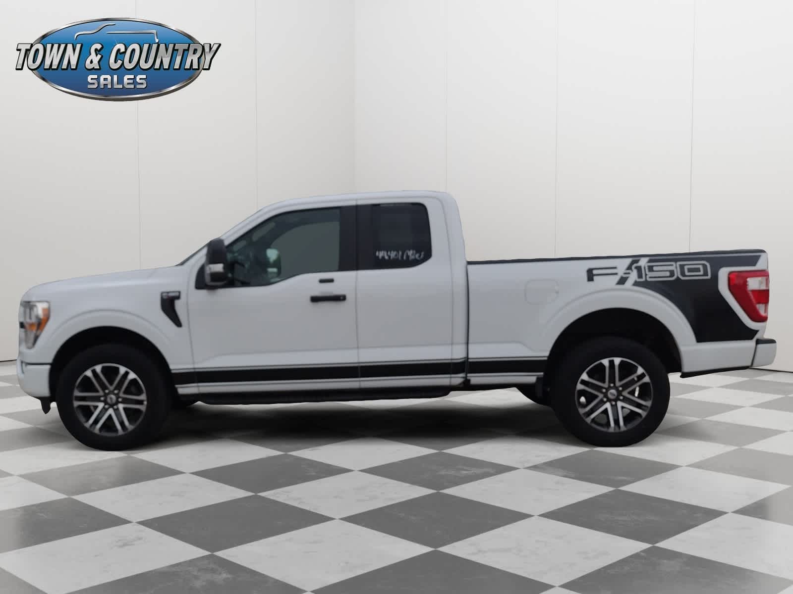 2022 Ford F-150 XL photo 2