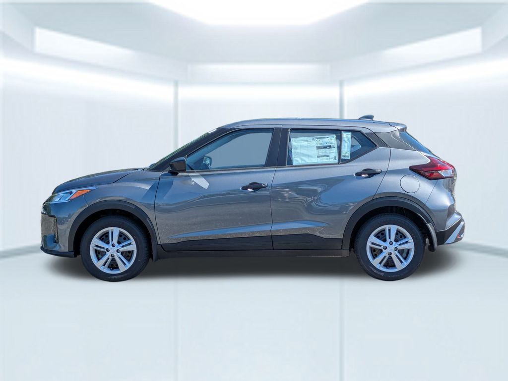 2025 Nissan Kicks Play S photo 2