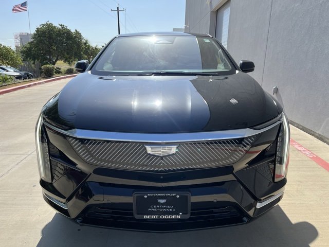 2025 Cadillac Optiq Luxury Sport photo 2