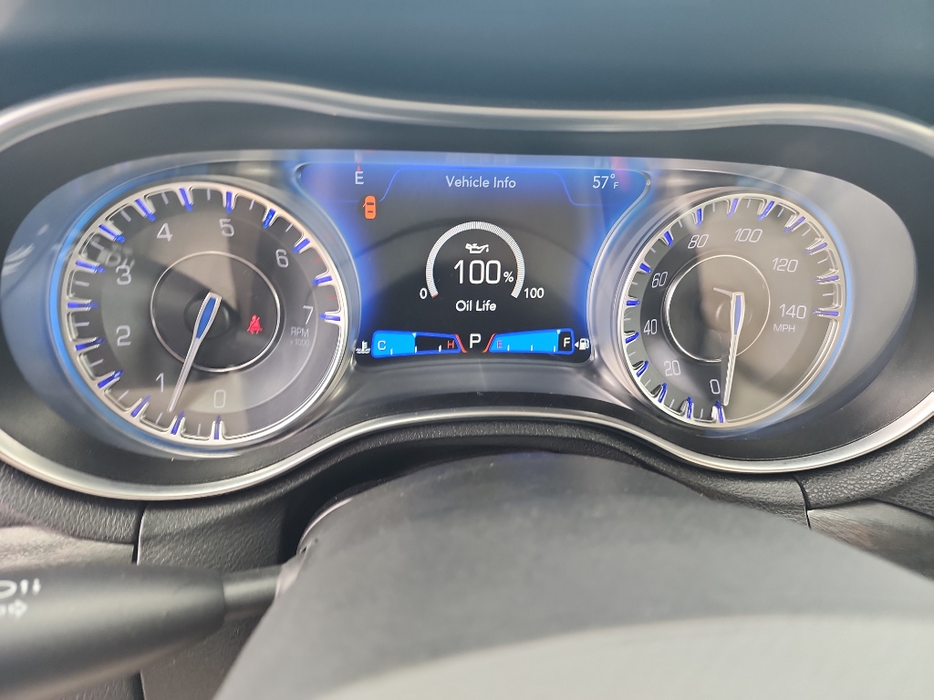 2020 Chrysler 300 Touring photo 15