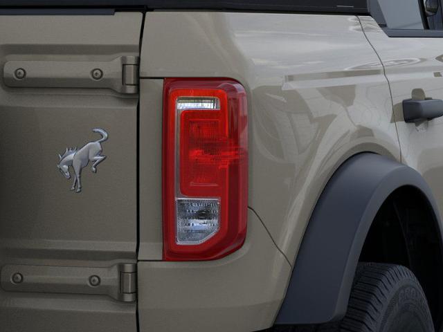 2025 Ford Bronco Base photo 32