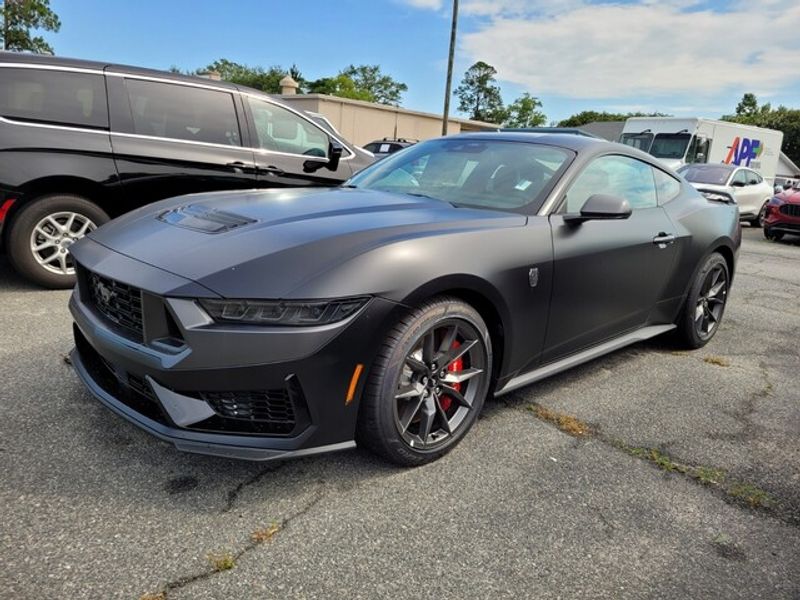 2025 Ford Mustang Dark Horse photo 3