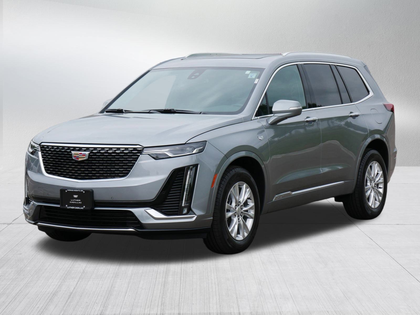 2025 Cadillac XT6 Luxury photo 3