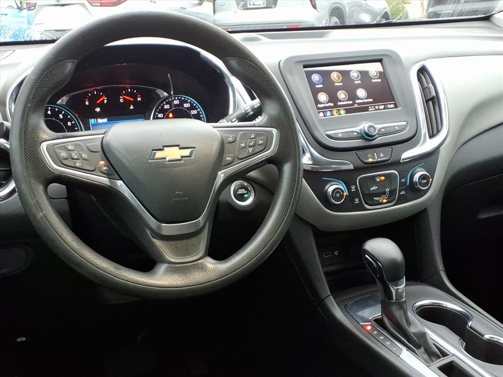 2023 Chevrolet Equinox LS photo 2