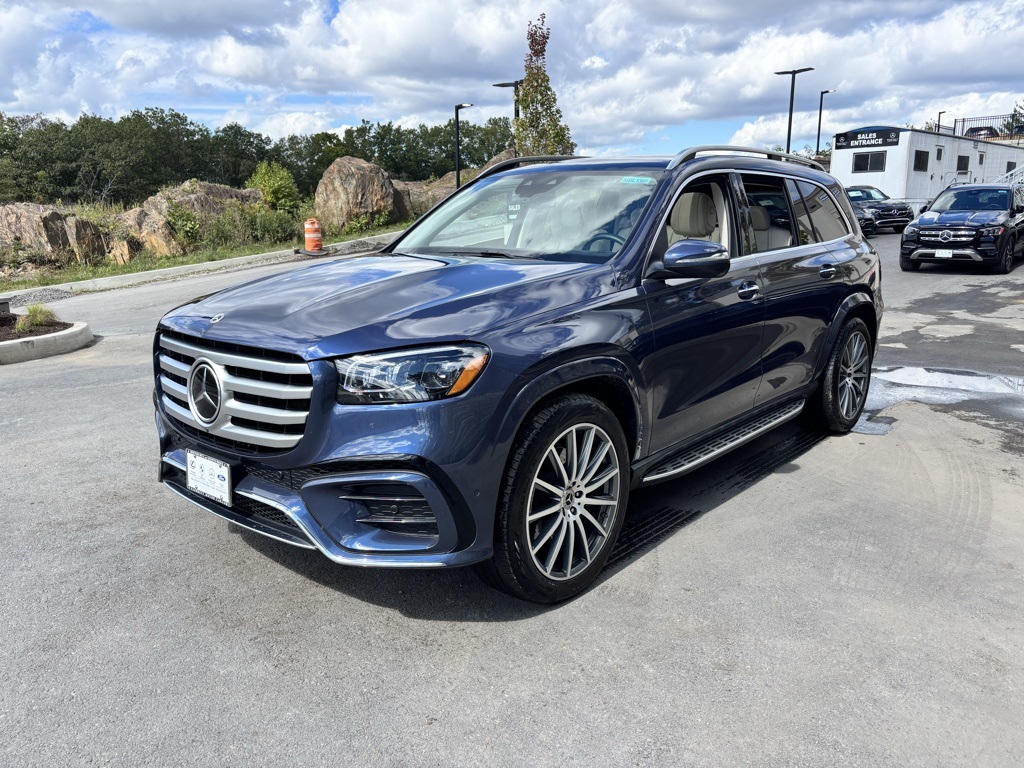 2025 Mercedes Benz GLS 580 4MATIC photo 3