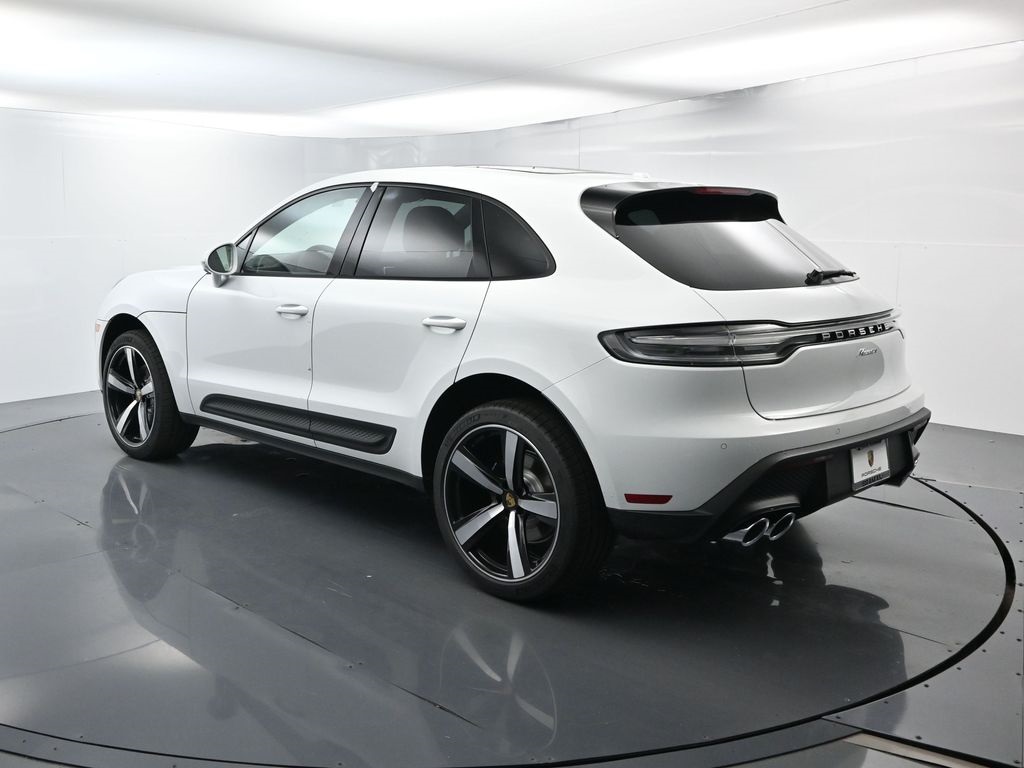2026 Porsche Macan T photo 2