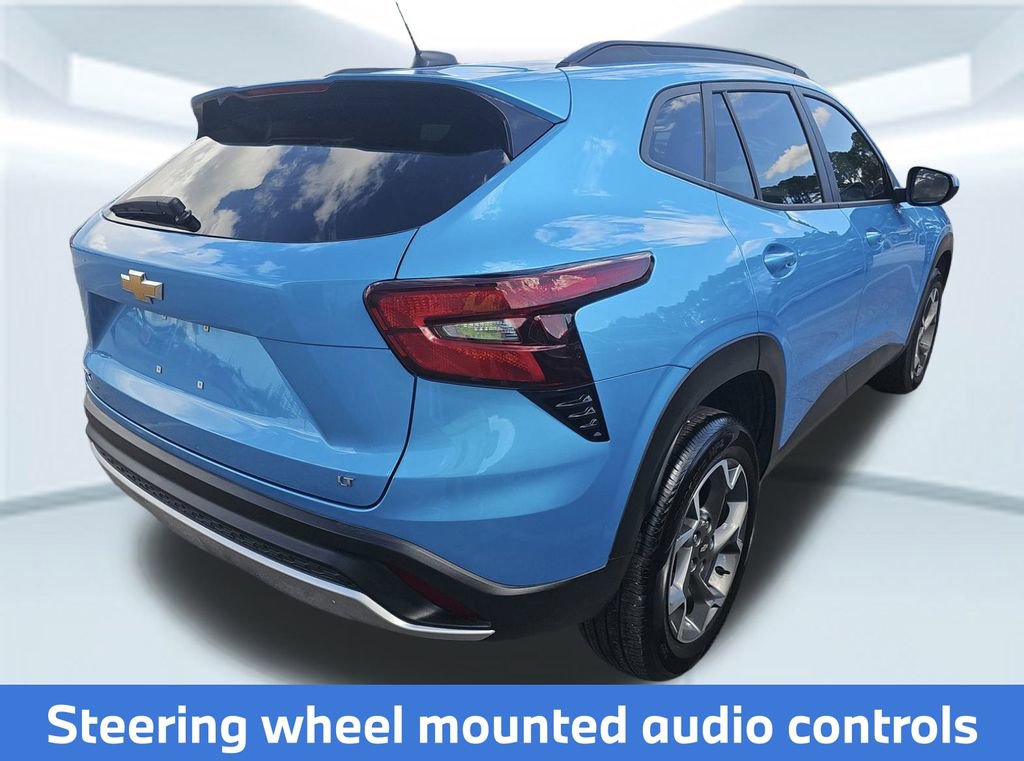 2025 Chevrolet Trax LT photo 3
