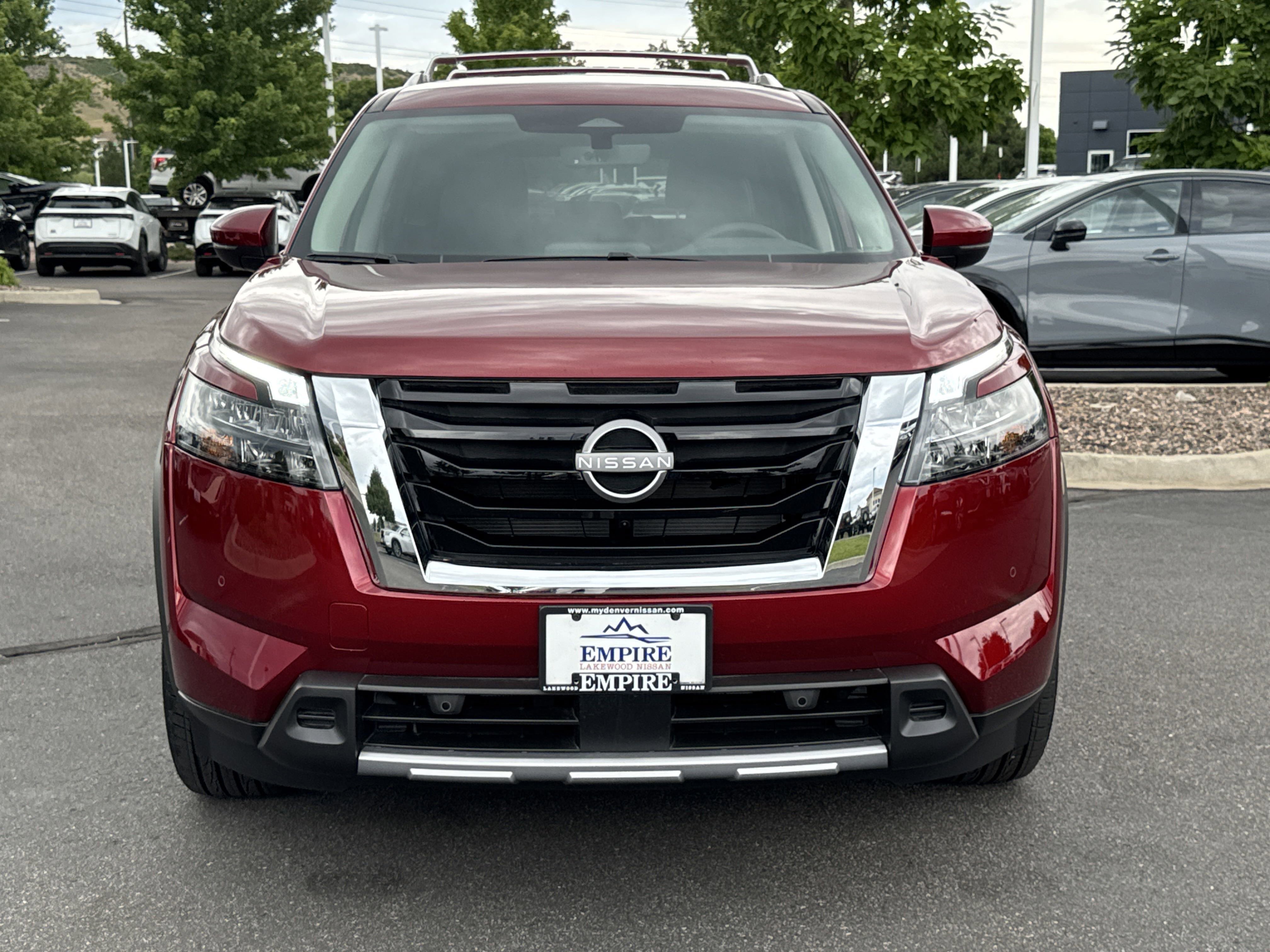 2025 Nissan Pathfinder SL photo 4