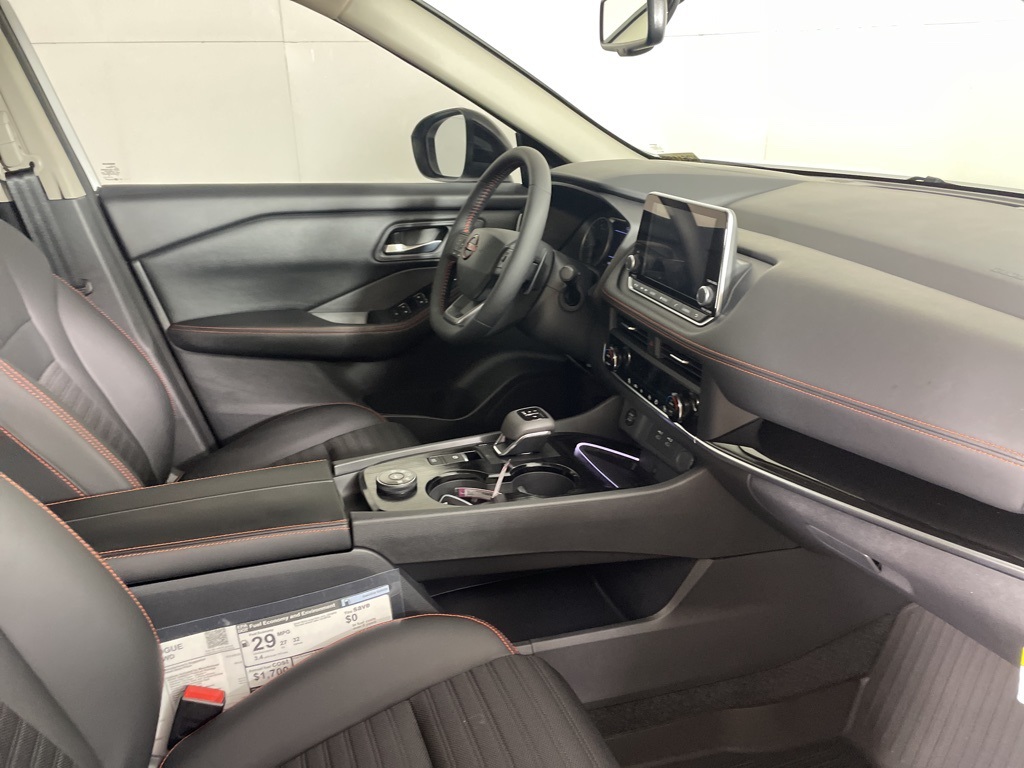 2026 Nissan Rogue SV photo 10