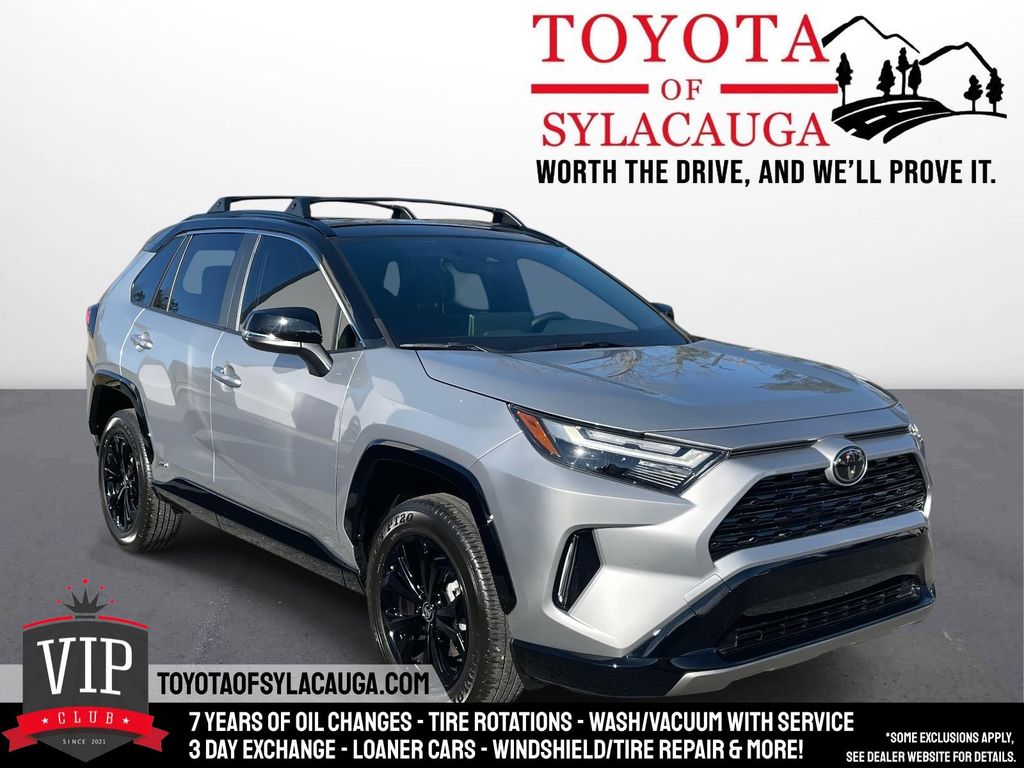 2025 Toyota RAV4 XSE's photo
