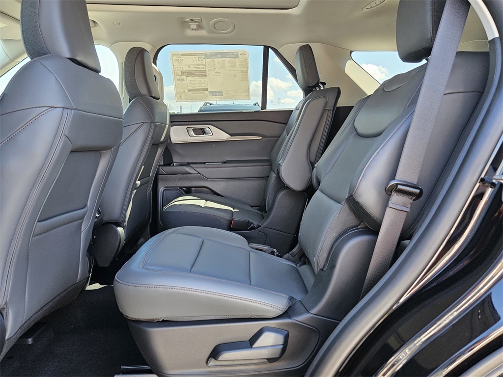 2025 Ford Explorer photo 14