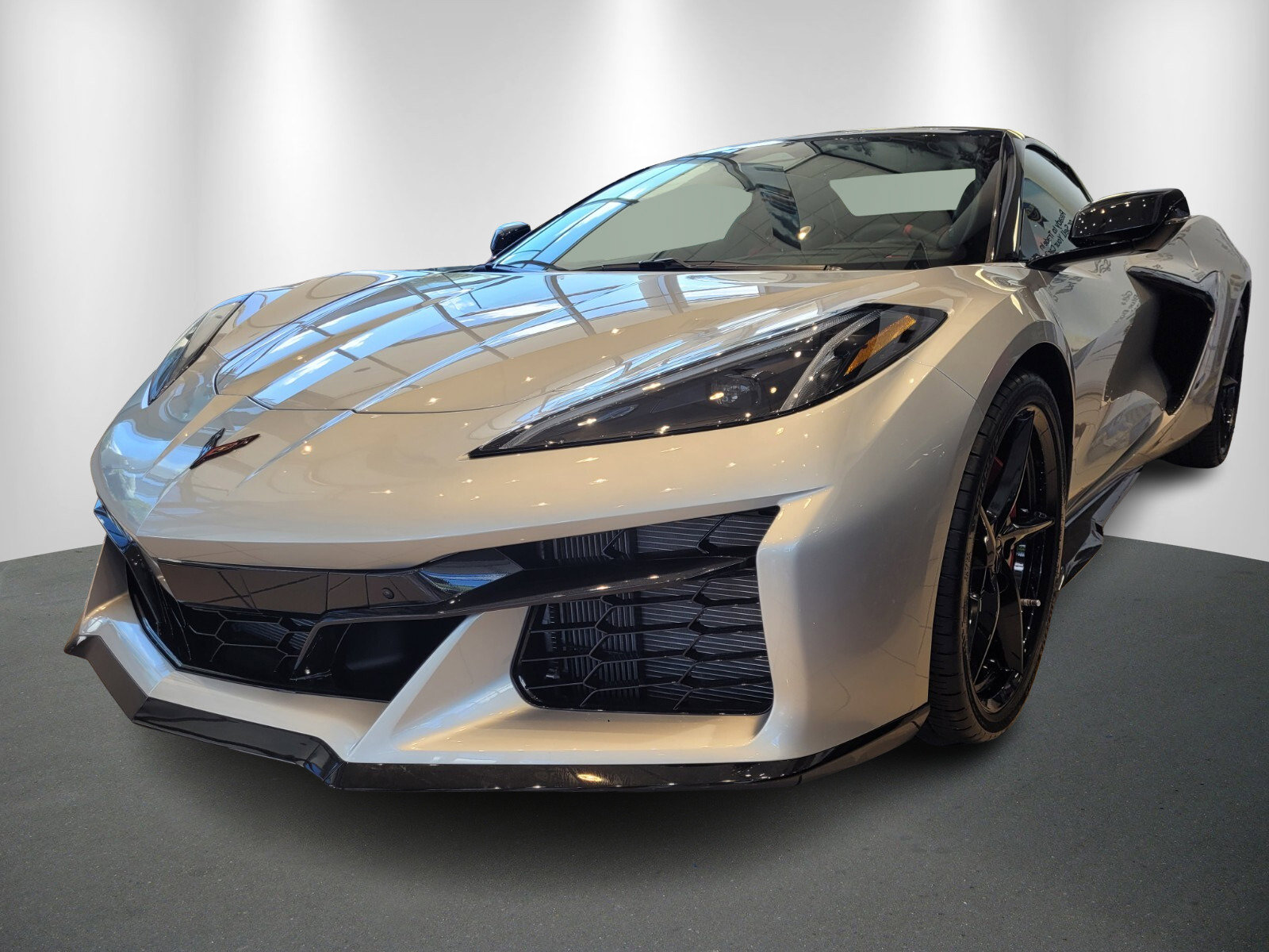 2026 Chevrolet Corvette E-Ray 2LZ photo 2