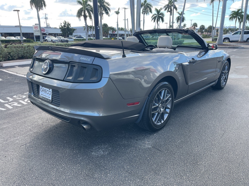 2014 Ford Mustang V6 Premium photo 3