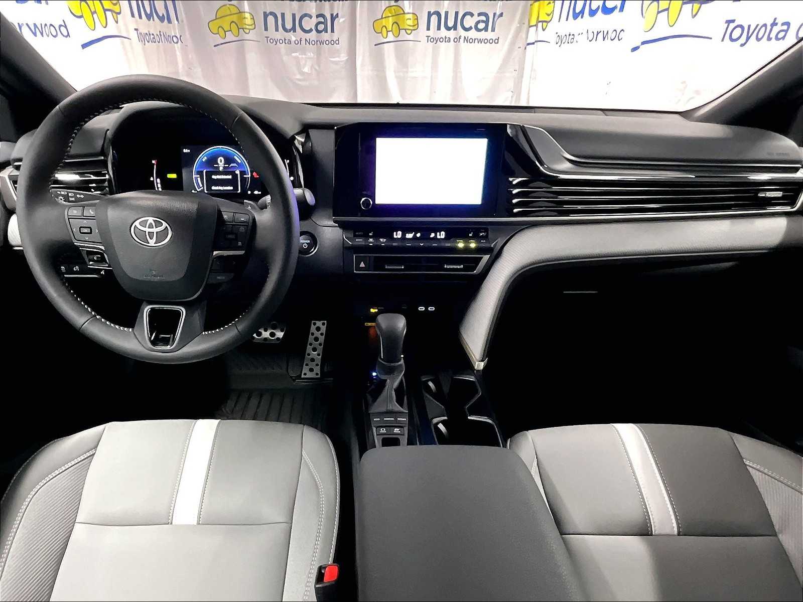 2025 Toyota Camry SE photo 11