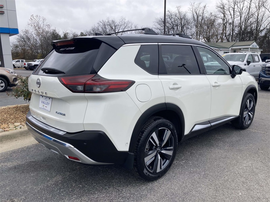 2022 Nissan Rogue Platinum photo 2