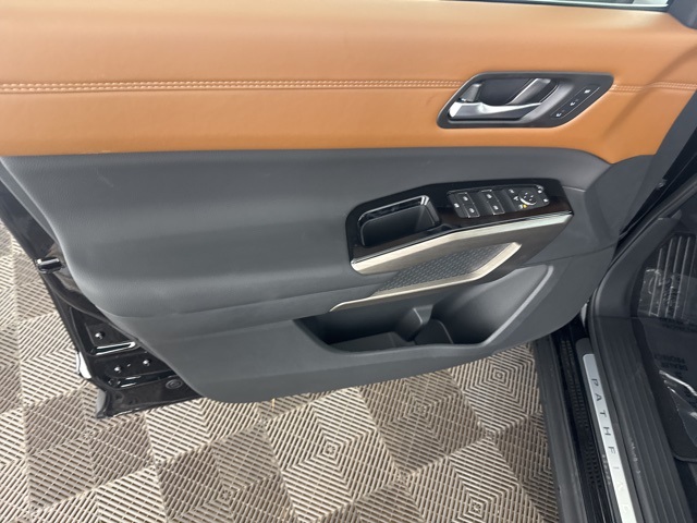2025 Nissan Pathfinder Platinum photo 18