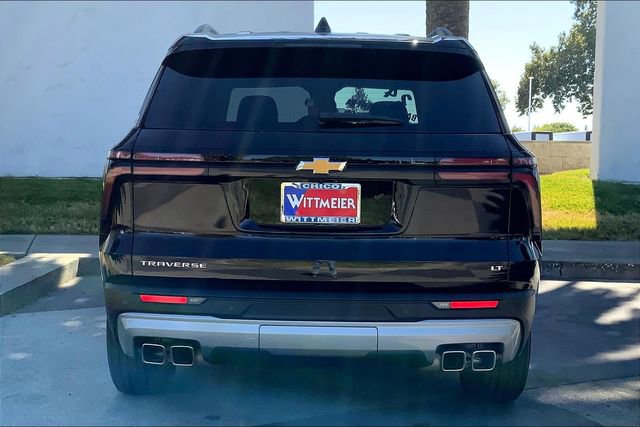 2024 Chevrolet Traverse 1LT photo 2