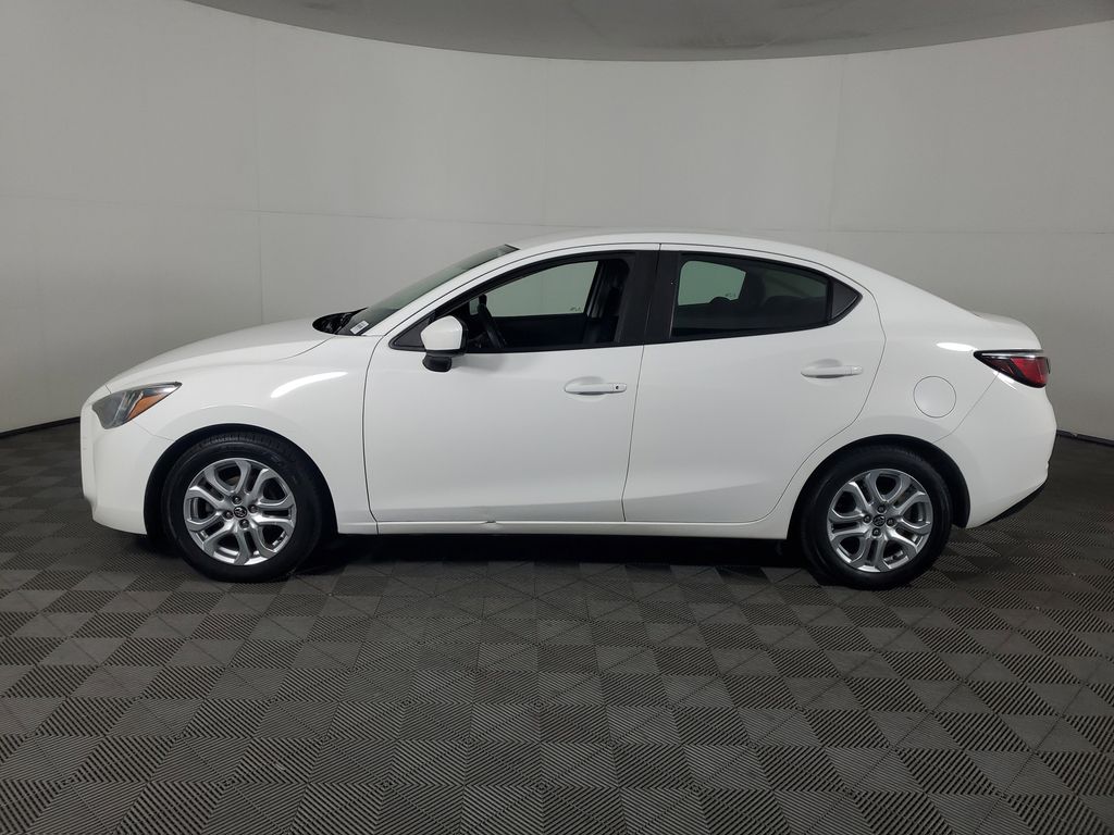 2017 Toyota Yaris iA Base photo 7