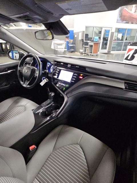 2020 Toyota Camry SE photo 35