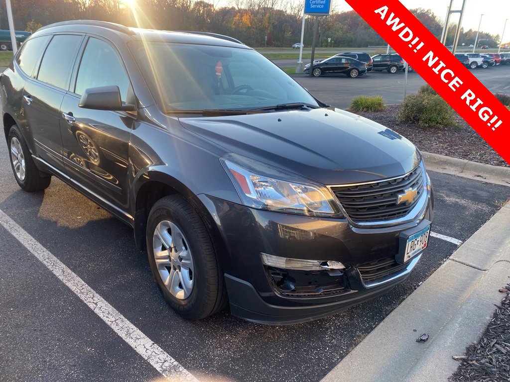 2017 Chevrolet Traverse LS photo 2