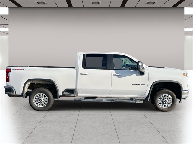 2024 Chevrolet Silverado 2500HD LT photo 2