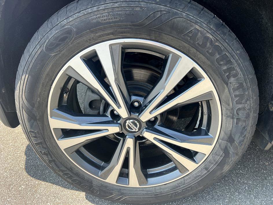 2019 Nissan Rogue SV photo 11
