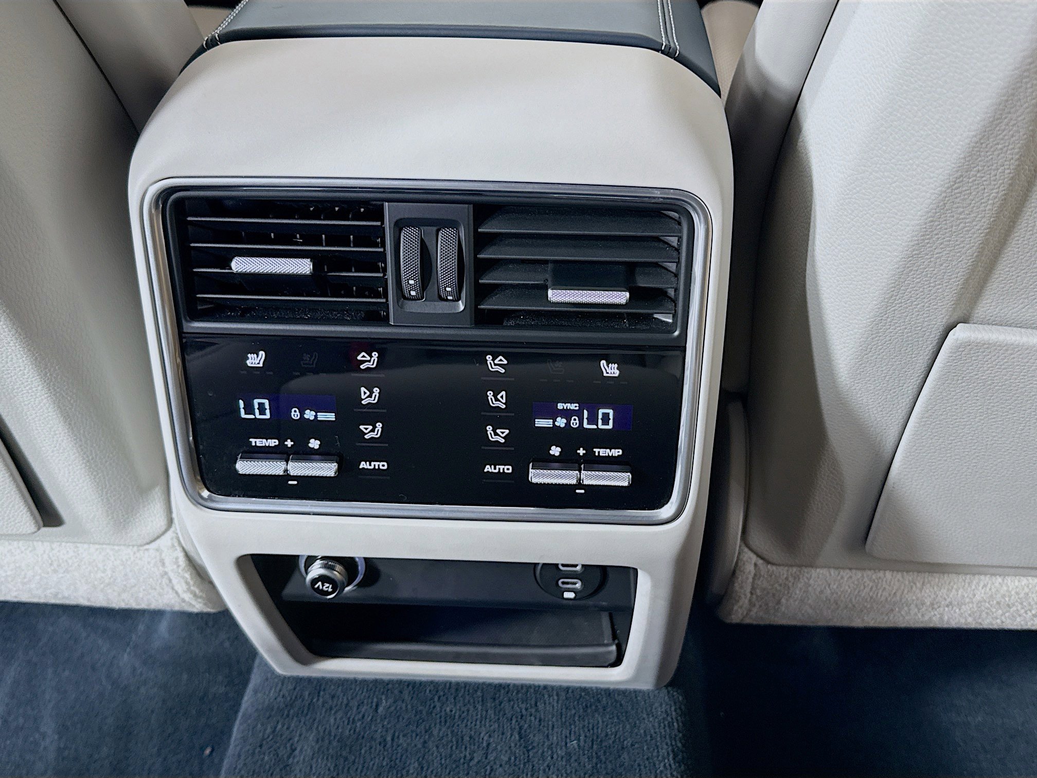 2021 Porsche Cayenne GTS photo 25