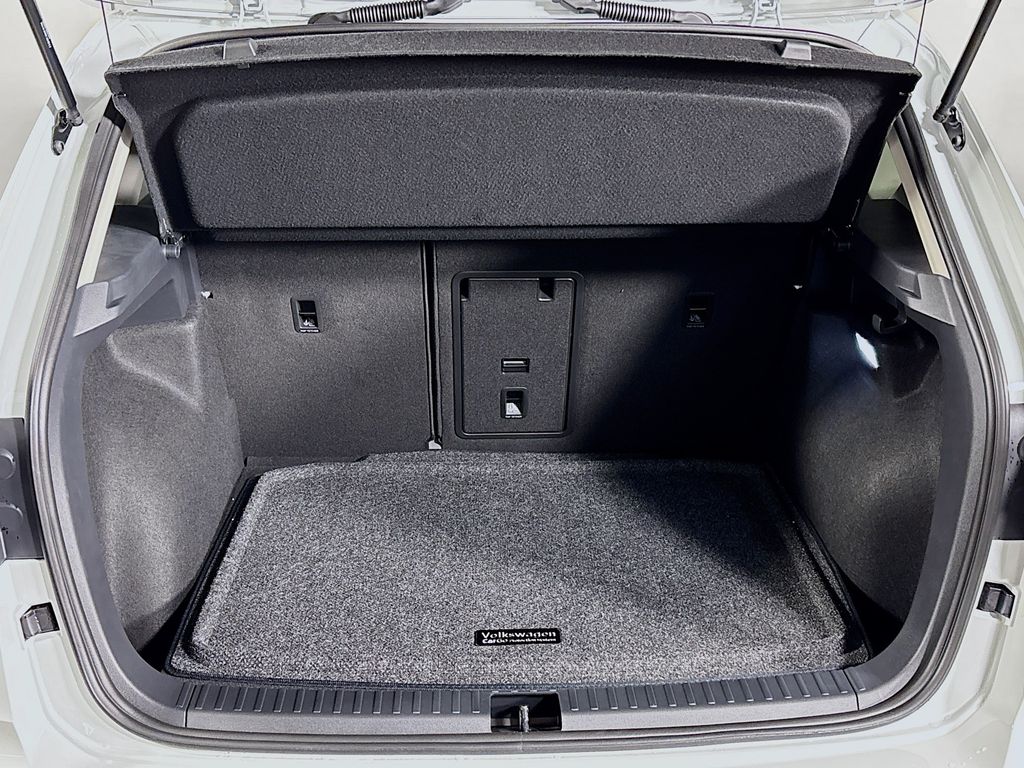 2025 Volkswagen Taos SE photo 16