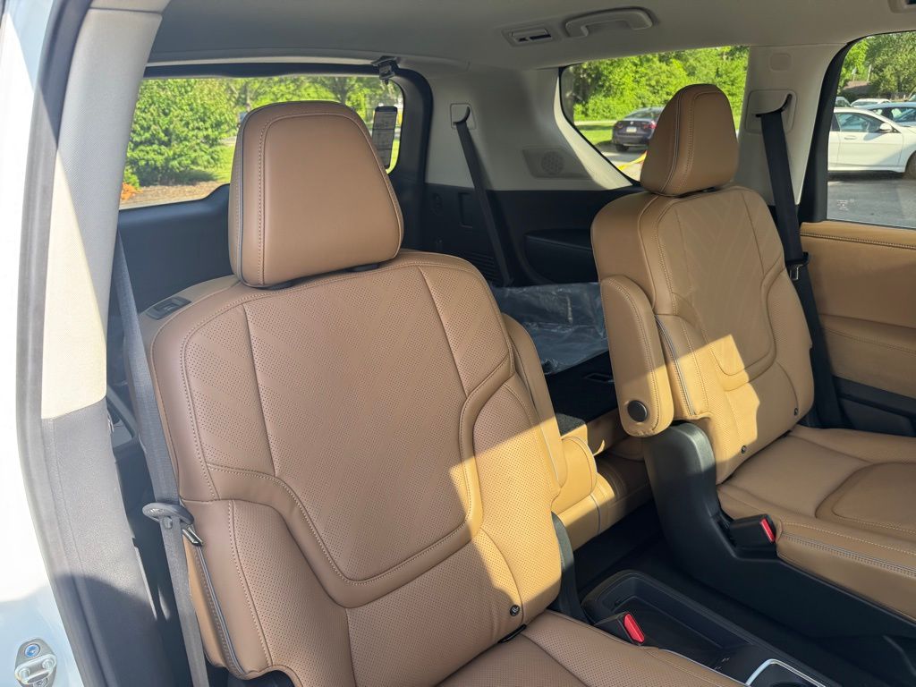 2025 Infiniti QX80 Luxe photo 12