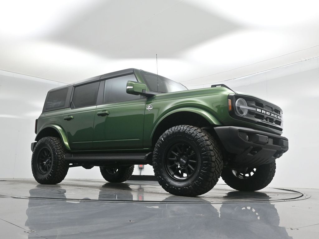 2025 Ford Bronco Outer Banks photo 2