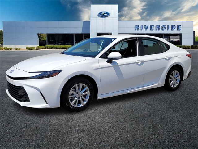 2025 Toyota Camry LE photo 3