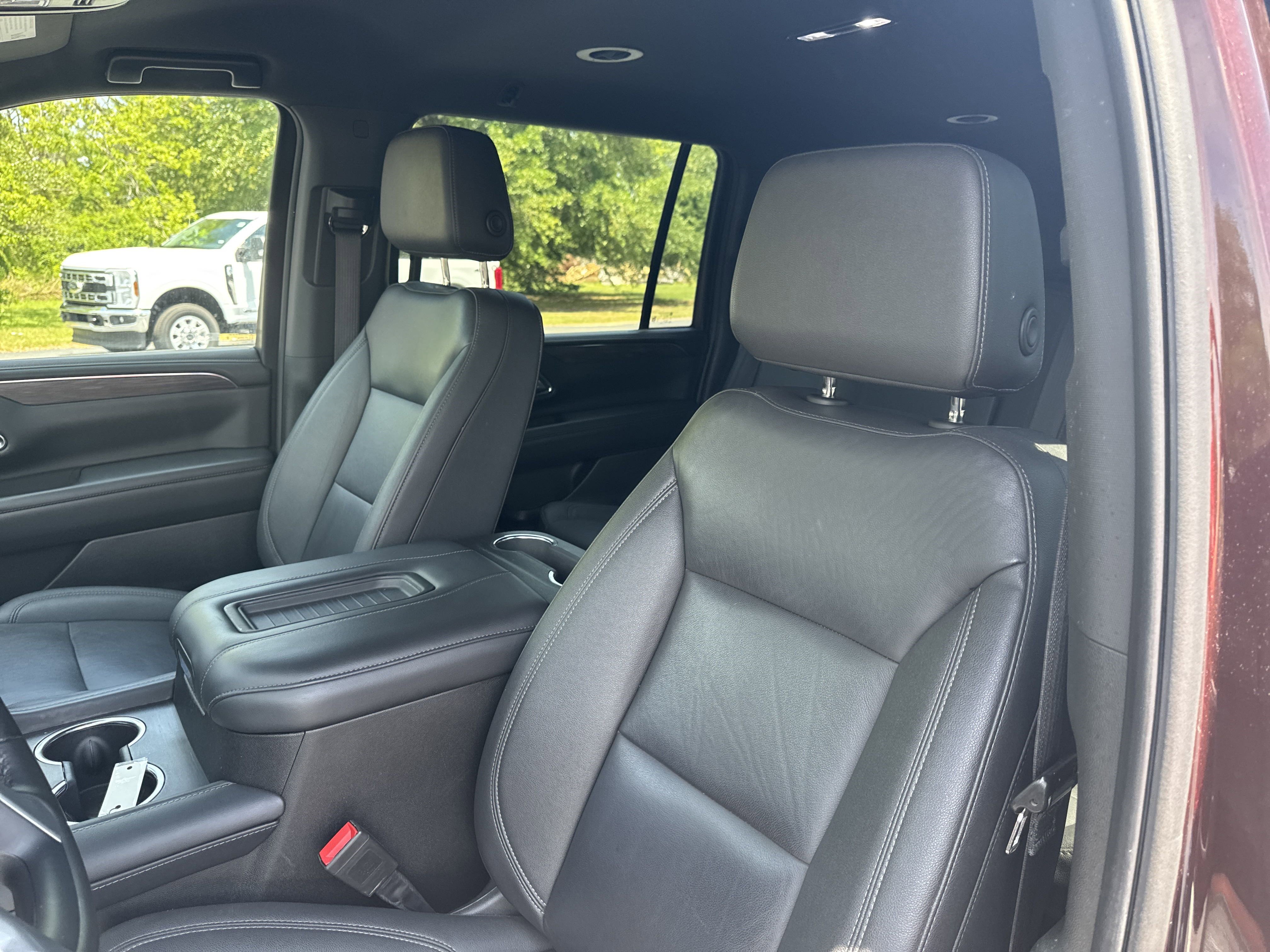 2023 Chevrolet Suburban LT photo 8