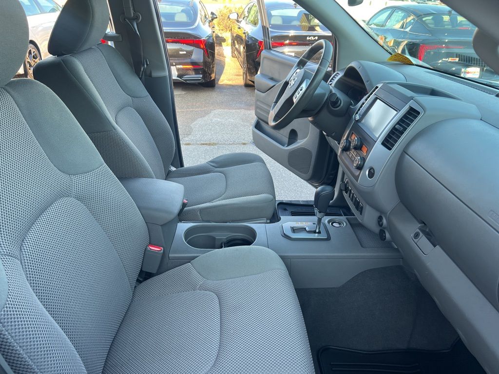 2021 Nissan Frontier Crew Cab photo 14