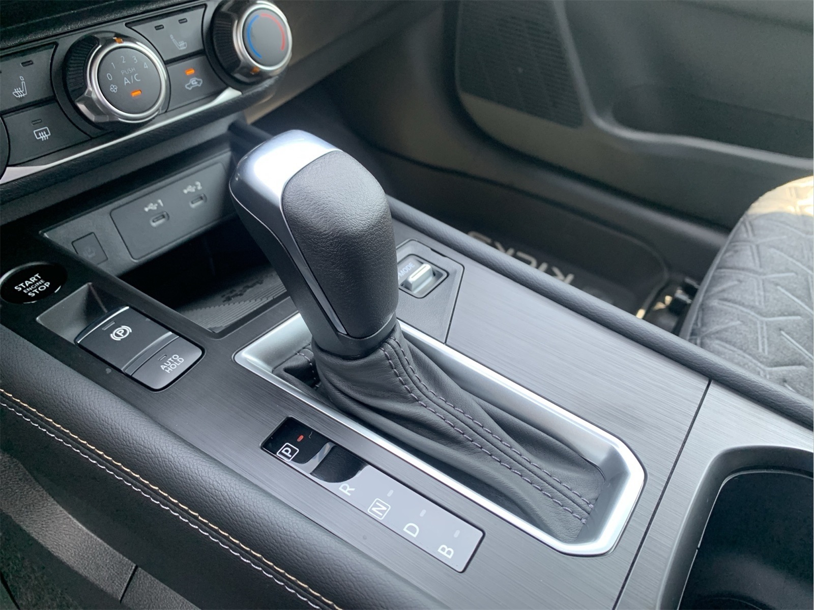 2025 Nissan Kicks SV photo 18
