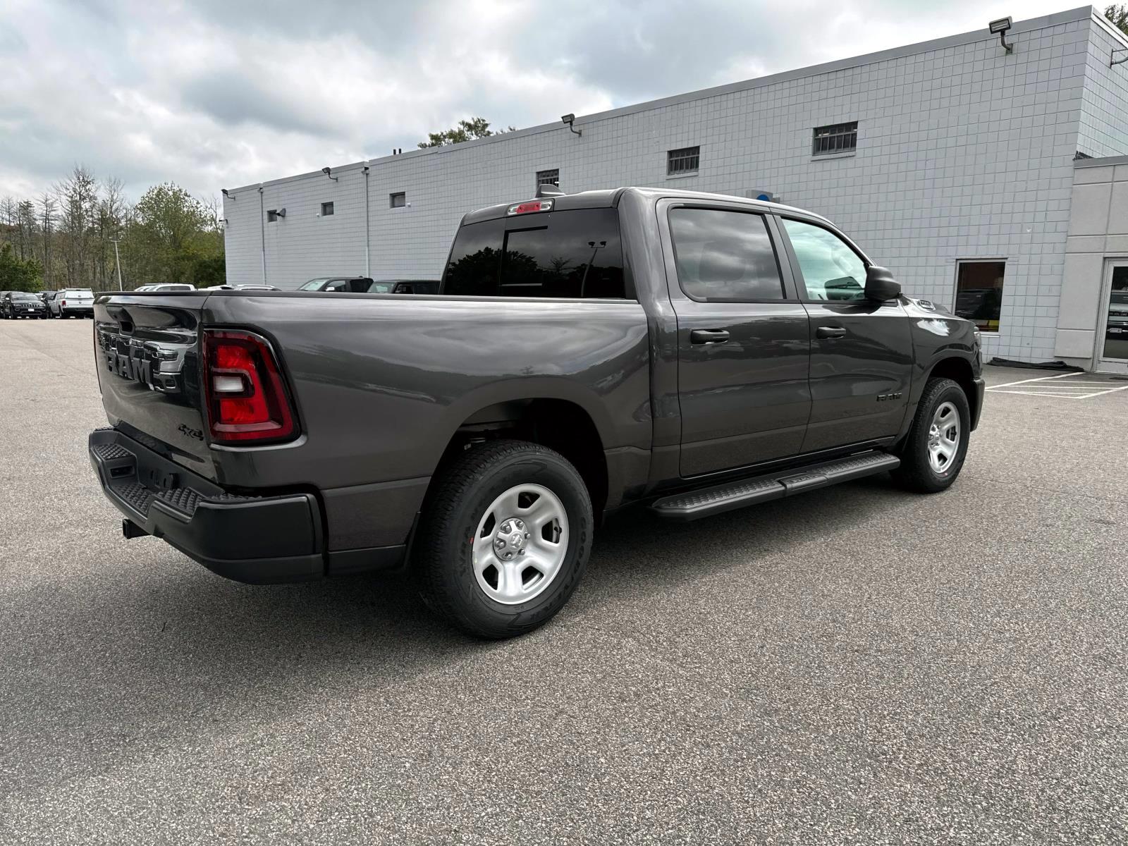 2025 Ram 1500 Tradesman photo 3
